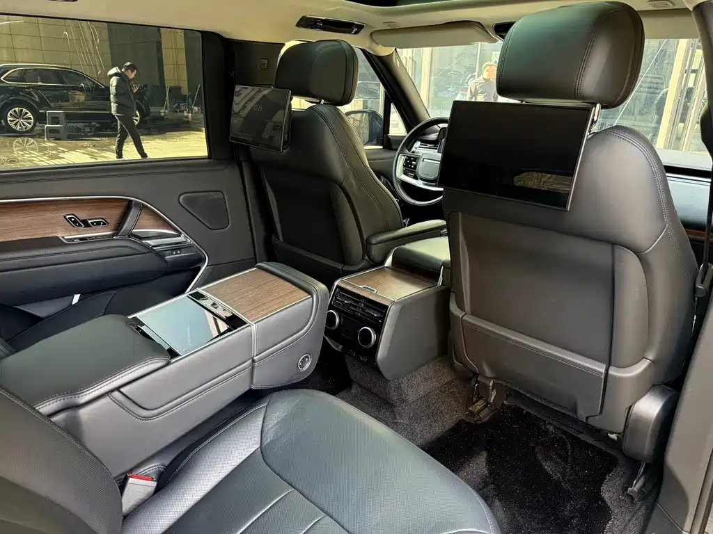 Range Rover 2024 3.0 L6 400PS Genesis Extended Edition купить на сайте DeffCars