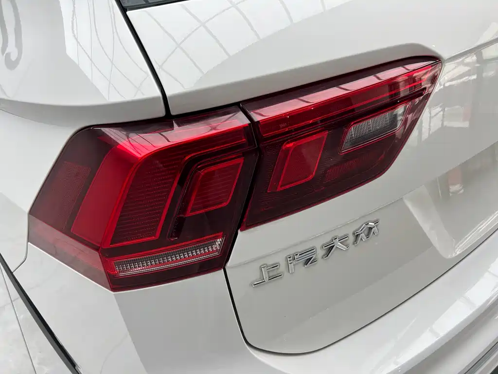 Tiguan L 2021 330TSI automatic two-wheel drive R-Line version купить на сайте DeffCars