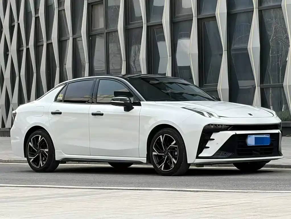 Lynk & Co 03 2025 1.5TD DCT Champion Edition Pro купить на сайте DeffCars