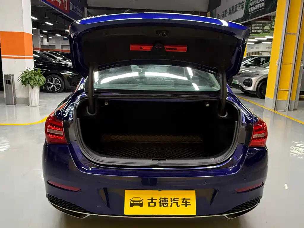 Hongqi H5 2020 1.8T automatic smart connected flag version купить на сайте DeffCars