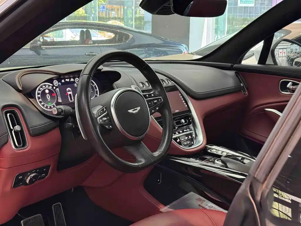 Aston Martin DBX 2023 3.0T STRAIGHT-SIX купить на сайте DeffCars