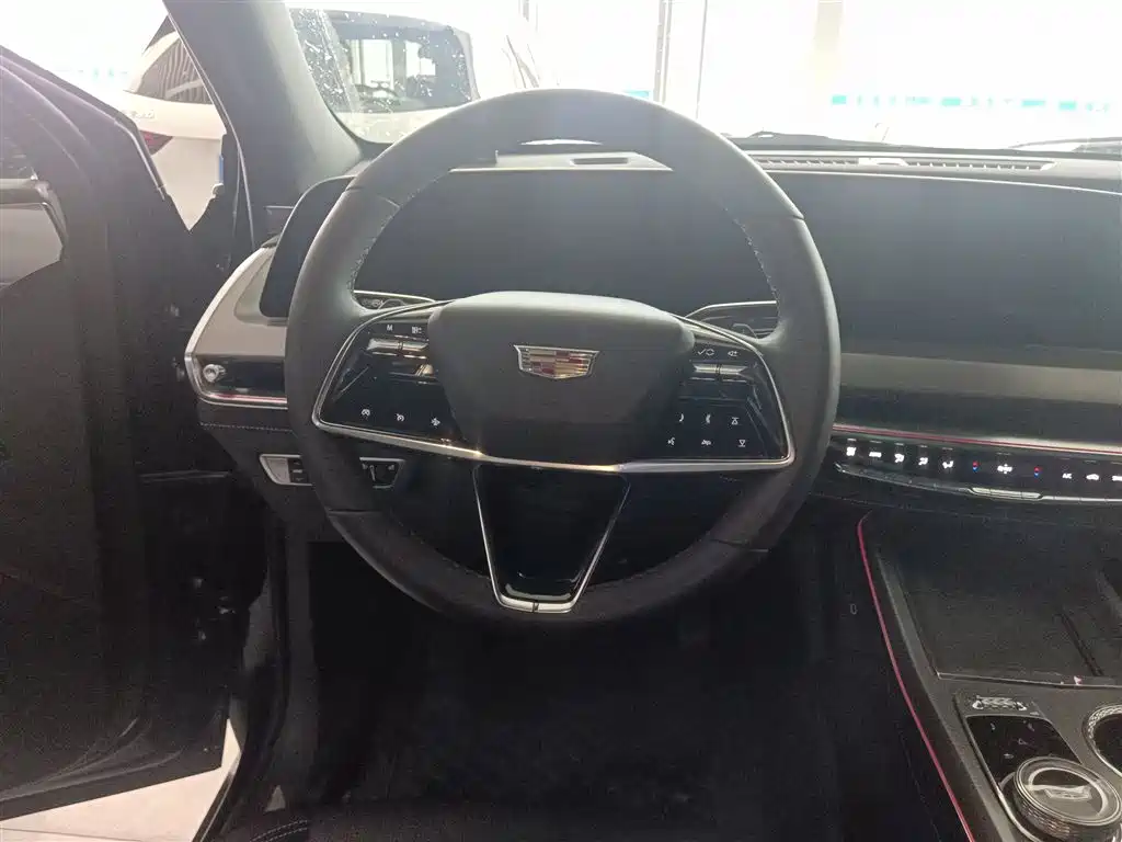 Cadillac XT5 2025 2.0T Metropolis купить на сайте DeffCars