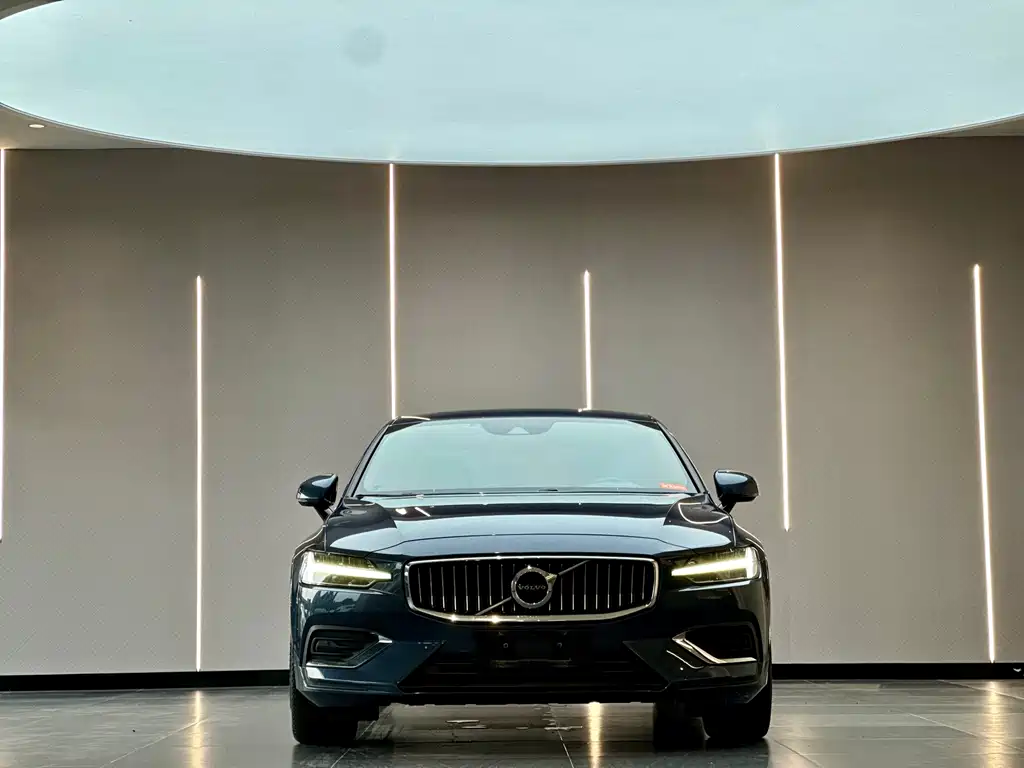 Volvo S60 2021 T4 Zhiyuan Luxury Edition купить на сайте DeffCars