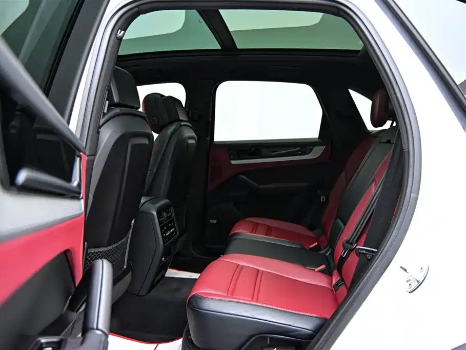 Cayenne New Energy 2024 Cayenne E-Hybrid 2.0T купить на сайте DeffCars