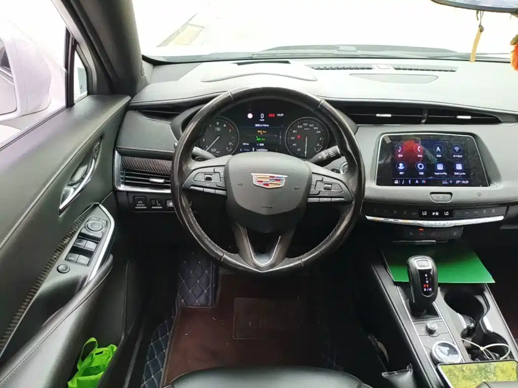 Cadillac XT4 2018 28T two-wheel drive leading model купить на сайте DeffCars