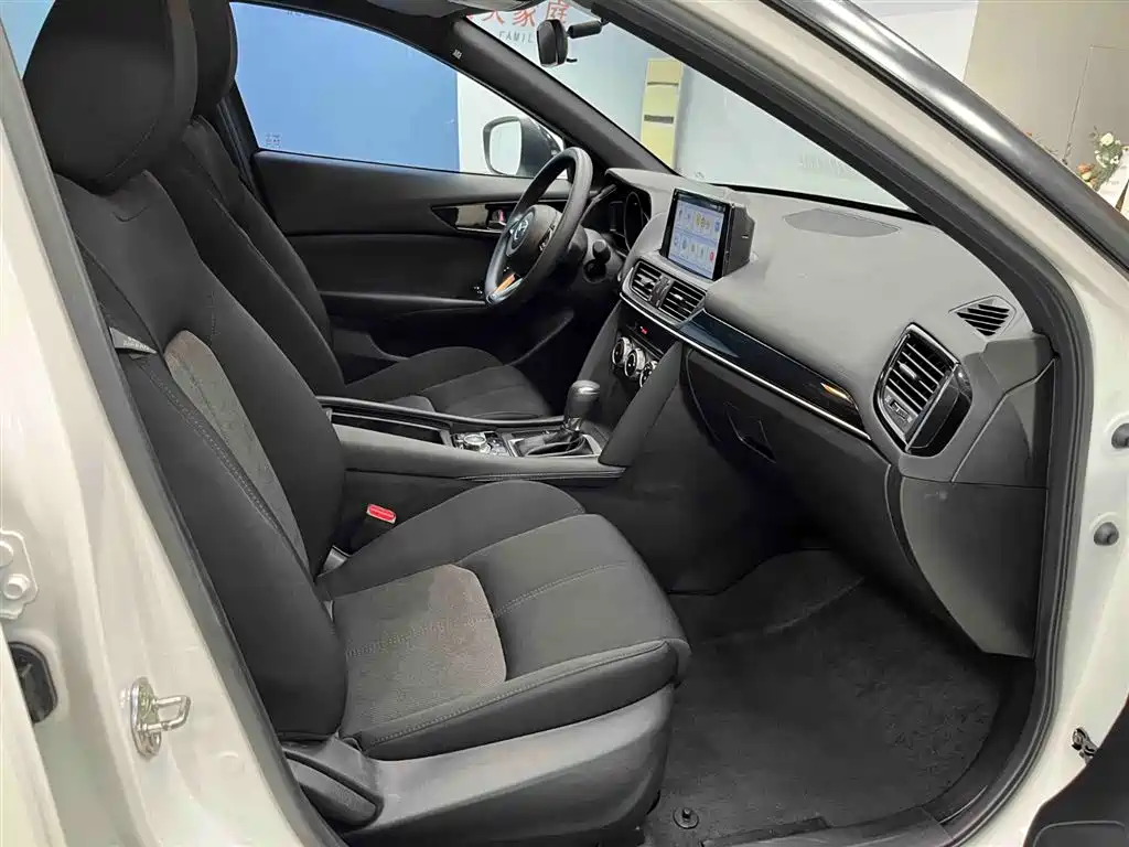 Mazda CX-4 2021 2.0L automatic two-wheel drive Blue Sky Vitality Edition купить на сайте DeffCars