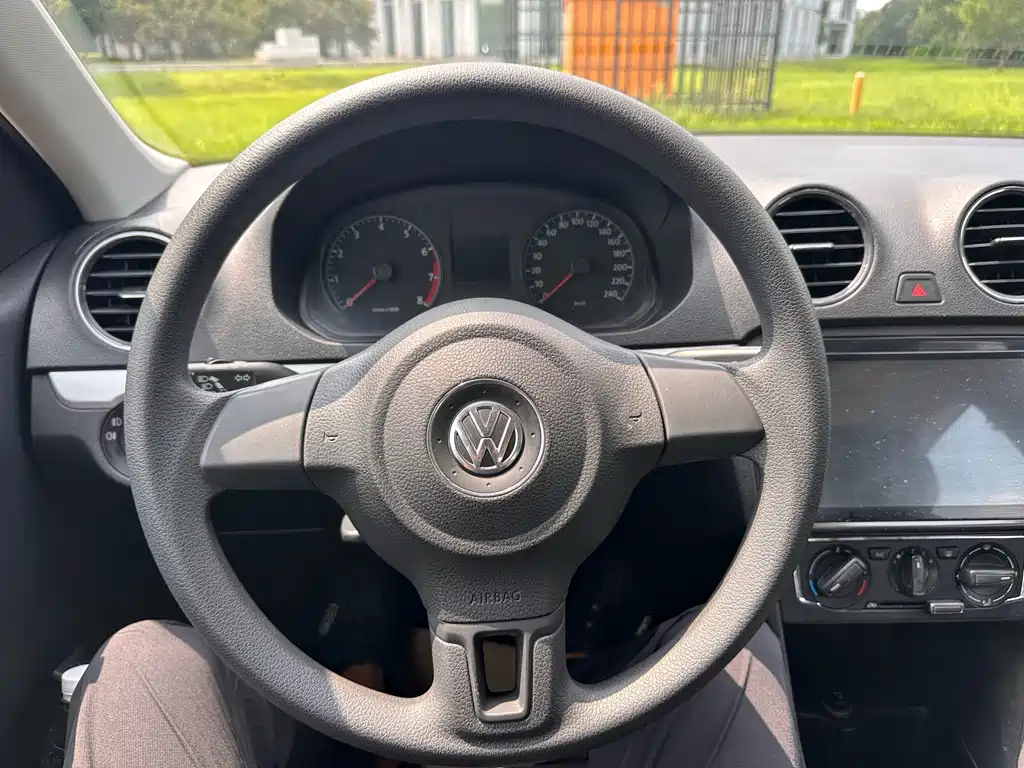 Jetta 2013 1.6L manual comfort model купить на сайте DeffCars