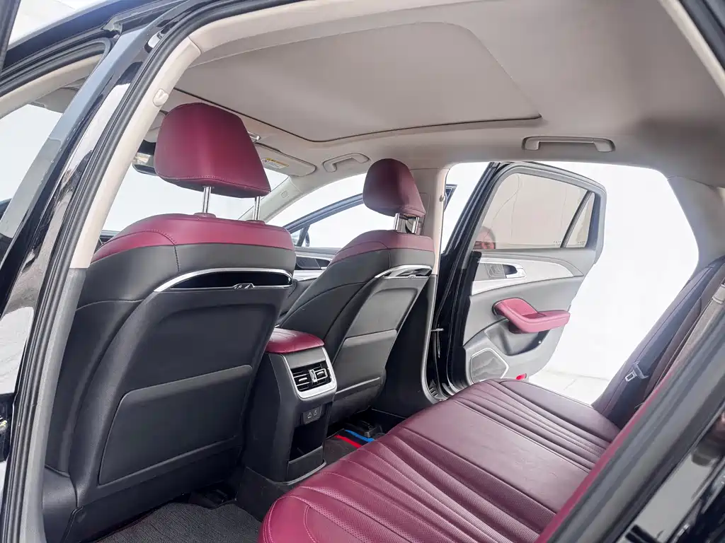 Hongqi H5 2023 1.5T DCT Zhilian Qiyue Edition купить на сайте DeffCars