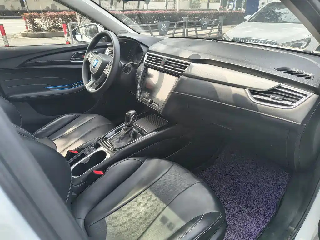 Roewe i5 2020 1.5L automatic 4G Internet leading version купить на сайте DeffCars