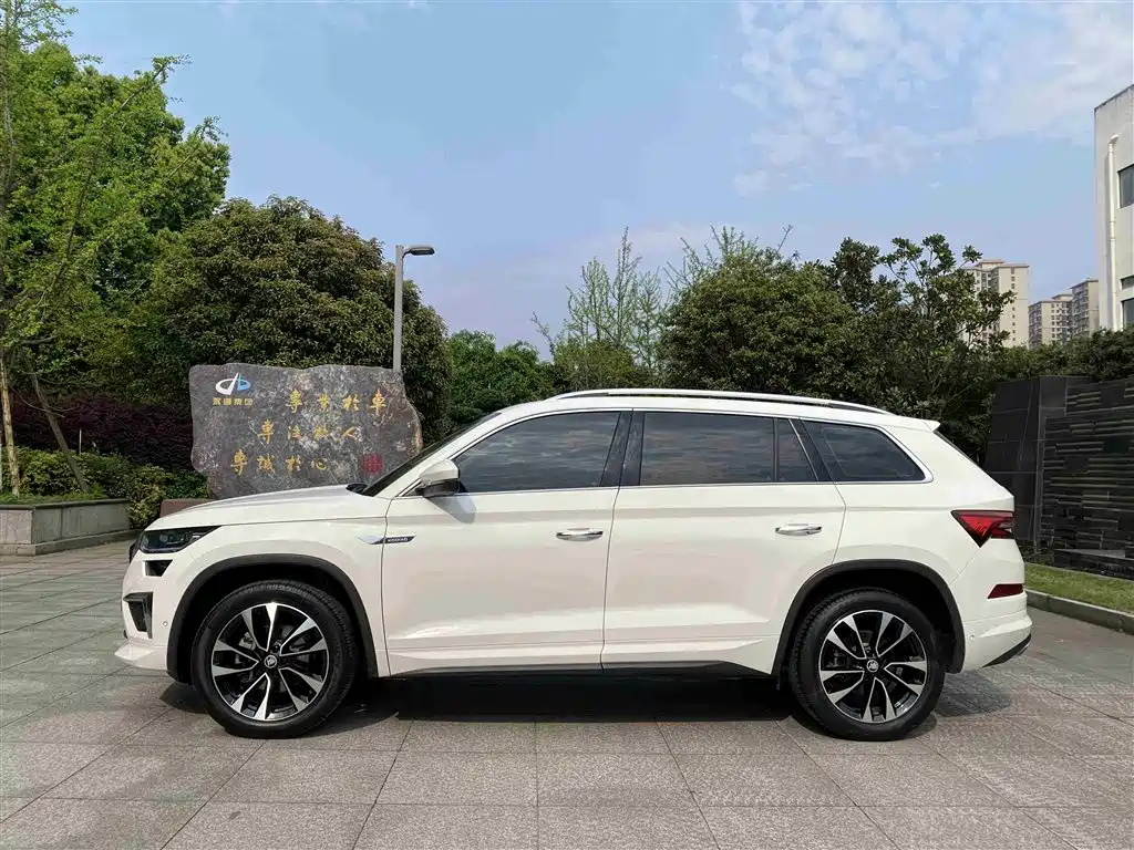 Kodiak 2022 facelift TSI330 5-seat two-wheel drive luxury version купить на сайте DeffCars