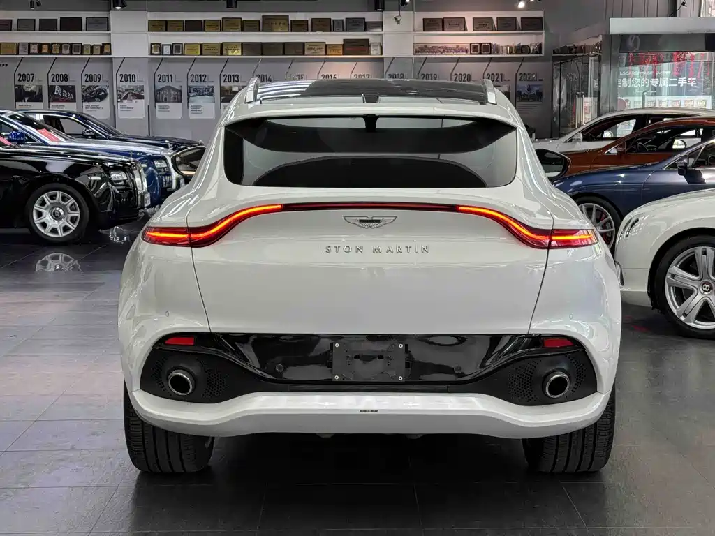 Aston Martin DBX 2023 3.0T STRAIGHT-SIX купить на сайте DeffCars