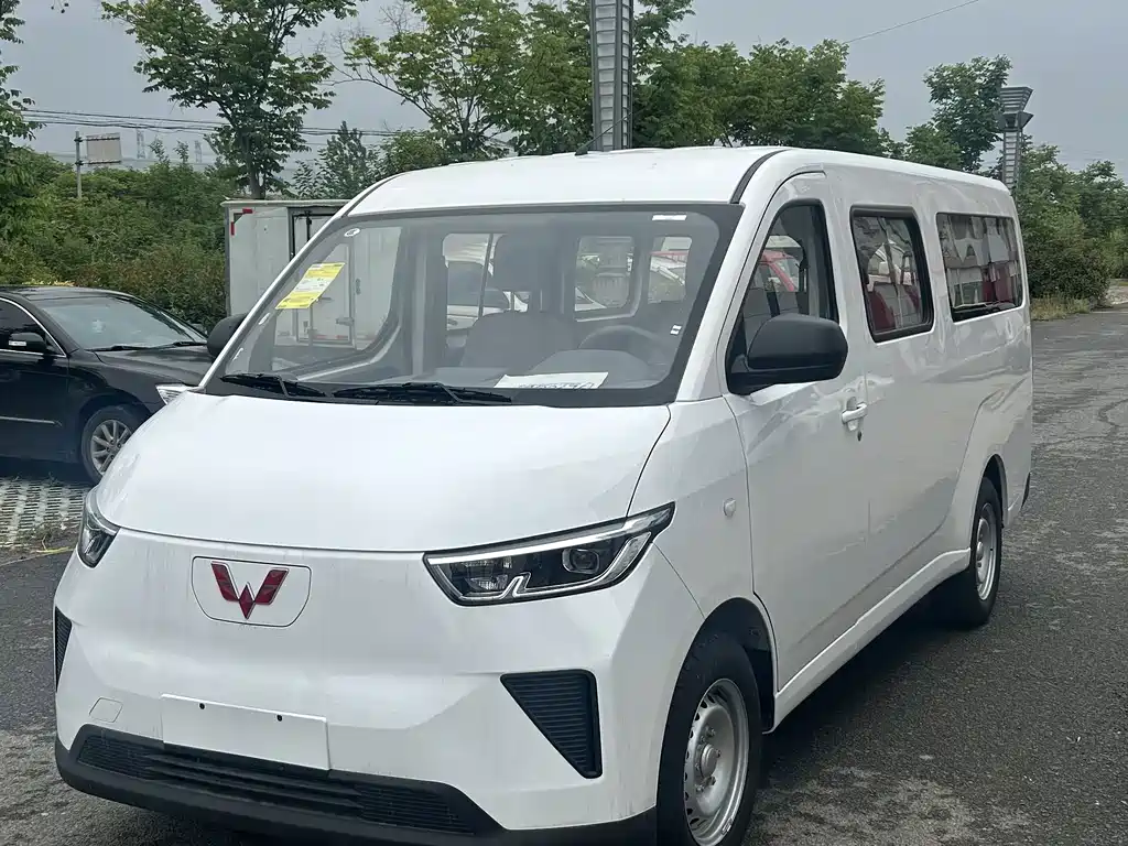 Wuling Yangguang 2024 300km Comfort Bus Version 75kW купить на сайте DeffCars