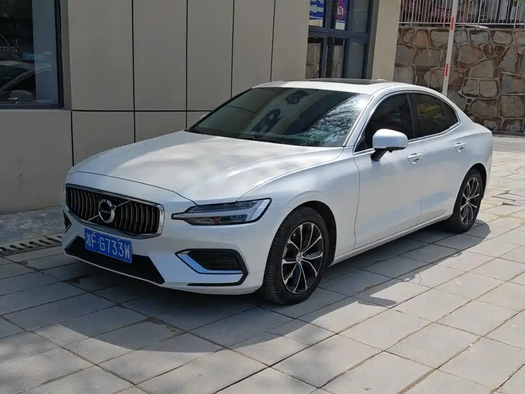Volvo S60 2021 T4 Zhiyuan Sport Edition купить на сайте DeffCars