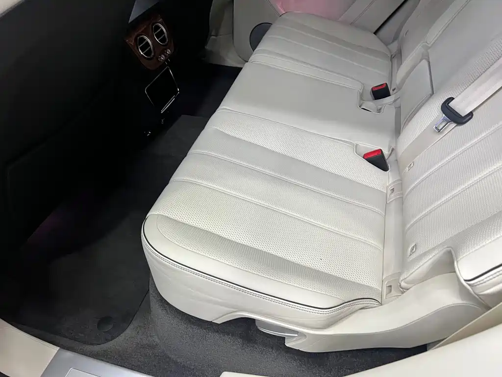 Bentayga 2024 4.0T V8 купить на сайте DeffCars