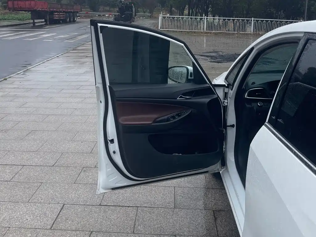 Buick GL6 2019 18T 6-seater interconnected premium model National VI купить на сайте DeffCars