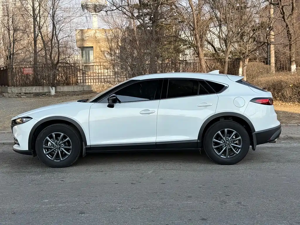 Mazda CX-4 2021 2.0L automatic two-wheel drive Blue Sky Vitality Edition купить на сайте DeffCars