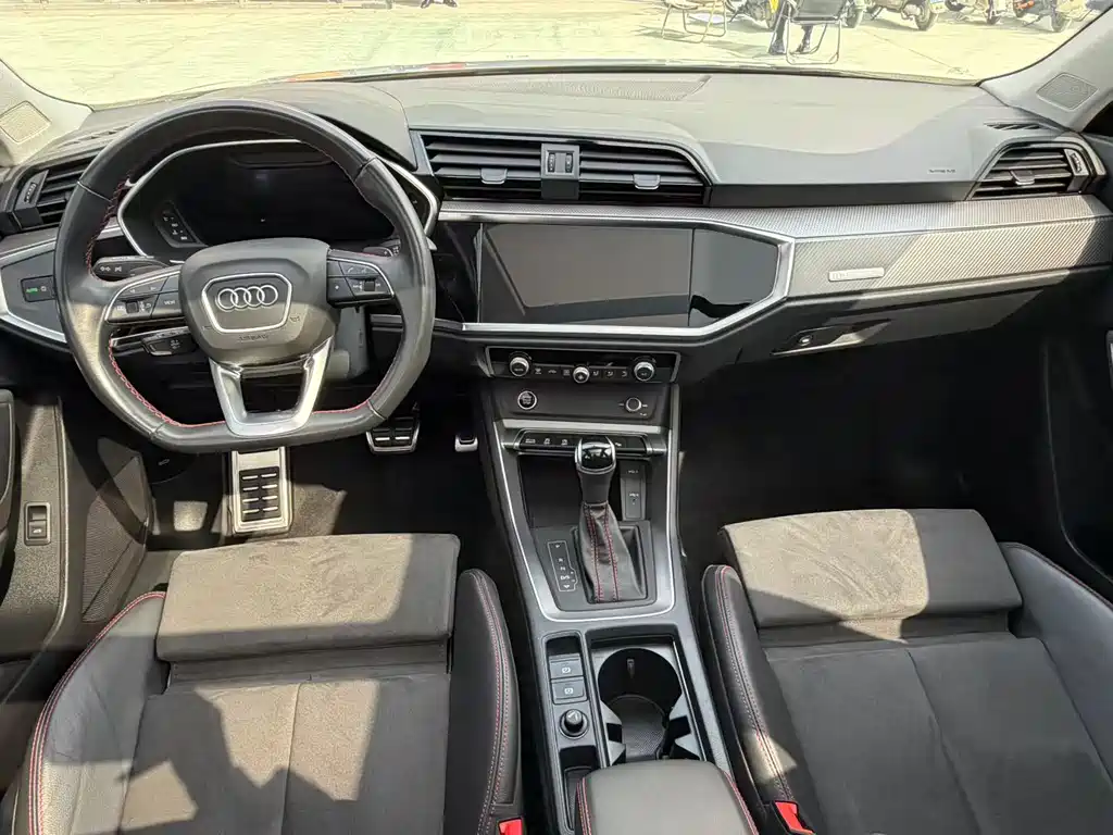 Audi Q3 2023 40 TFSI RS Kit Burning Speed ​​Type купить на сайте DeffCars