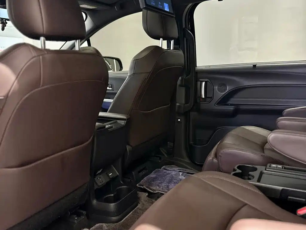 SIENNA 2023 2.5L Hybrid Platinum Edition купить на сайте DeffCars