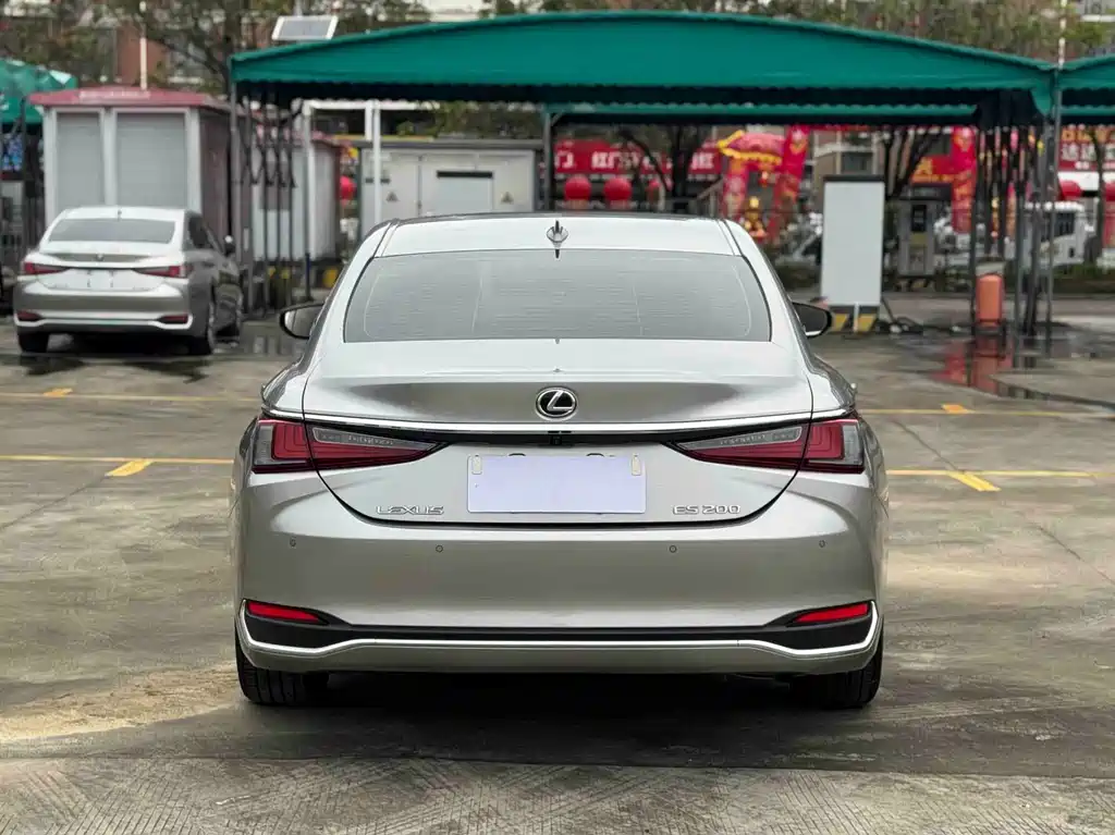 Lexus ES 2023 200 Excellence Edition купить на сайте DeffCars