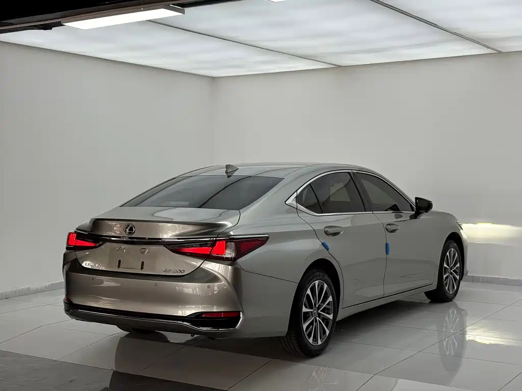 Lexus ES 2023 200 Excellence Edition купить на сайте DeffCars