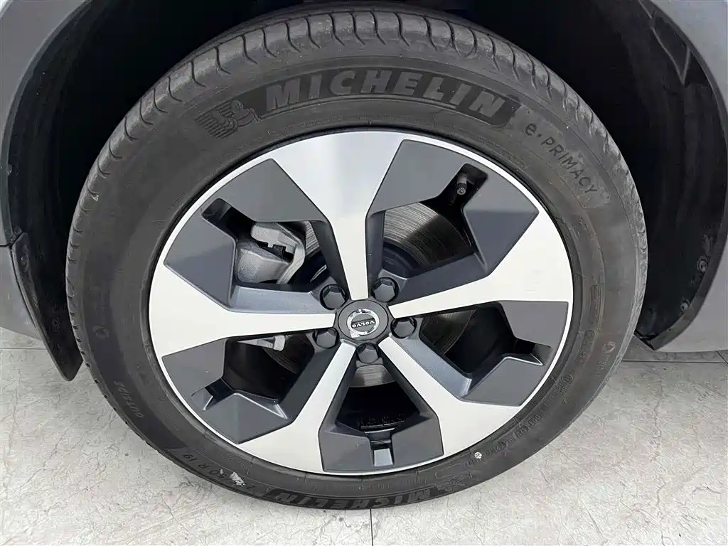 Volvo XC40 2023 B4 four-wheel drive Zhiyuan Deluxe Edition купить на сайте DeffCars