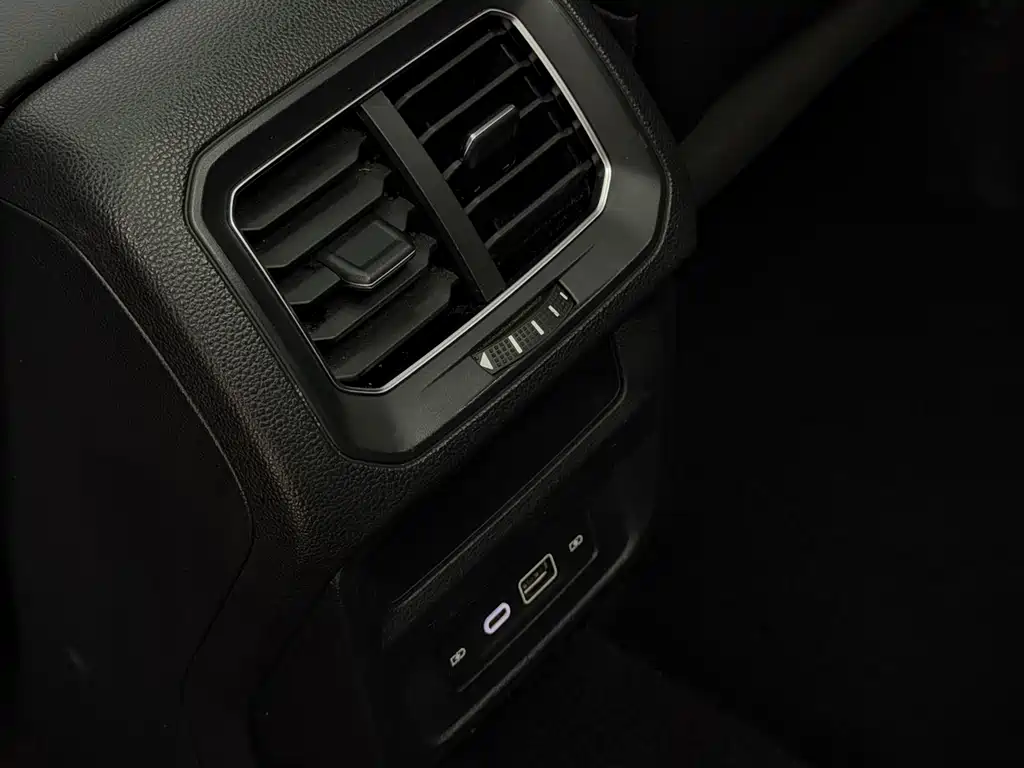 Tiguan L 2024 330TSI automatic two-wheel drive R-Line version купить на сайте DeffCars