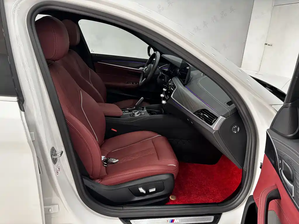 BMW 5 Series New Energy 2022 Model 535Le M Sports Package купить на сайте DeffCars
