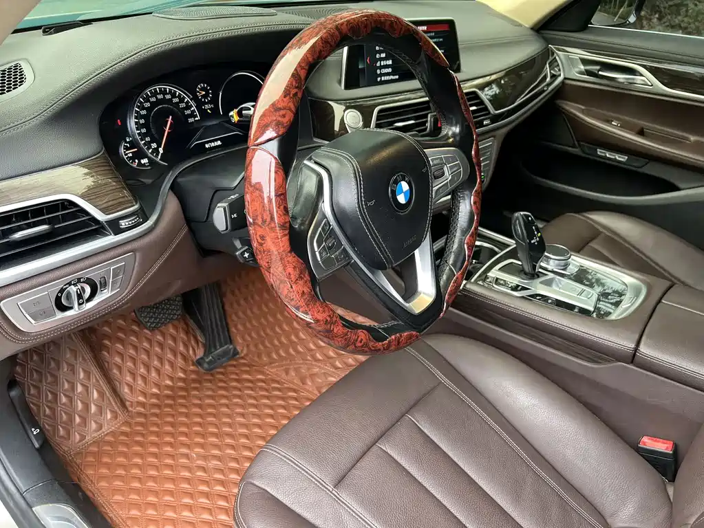 BMW 7 Series 2018 730Li Leading Excellence Package купить на сайте DeffCars