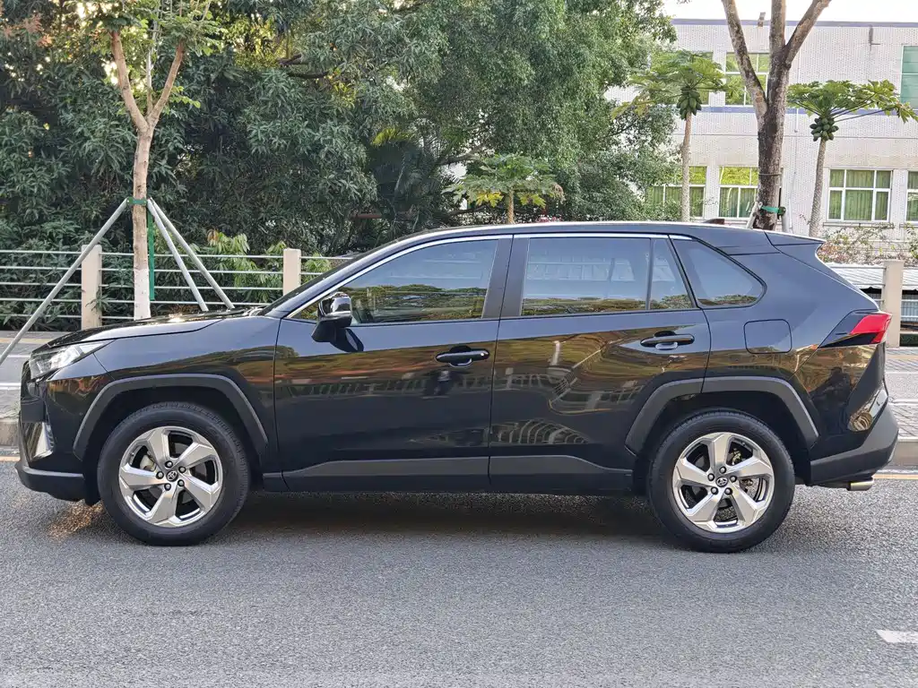 RAV4 Rongfang 2021 2.0L CVT two-wheel drive fashion version купить на сайте DeffCars