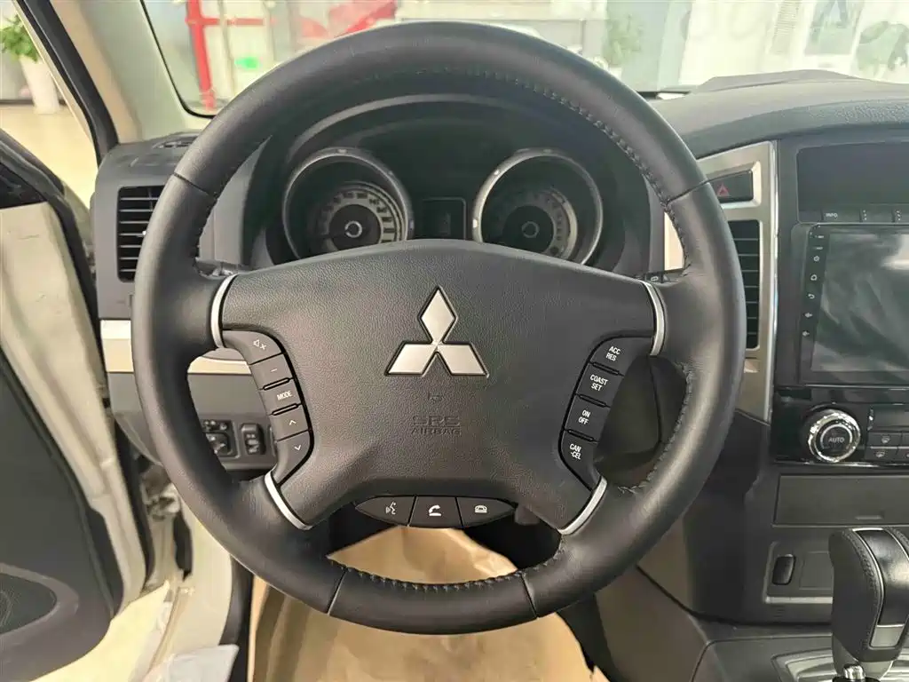 Pajero imported 2020 3.0L automatic standard version купить на сайте DeffCars