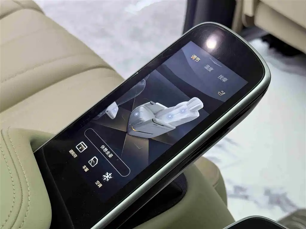 Century 2023 2.0T seven-seat premium model купить на сайте DeffCars