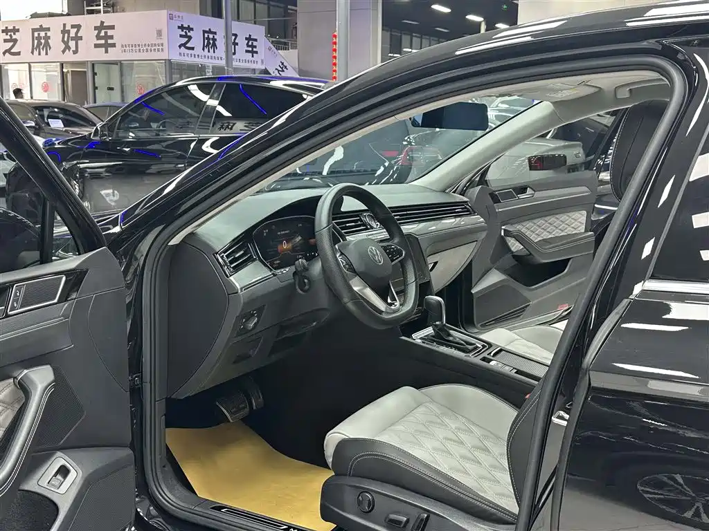 Magotan 2023 2 million commemorative edition 330TSI DSG leading model купить на сайте DeffCars