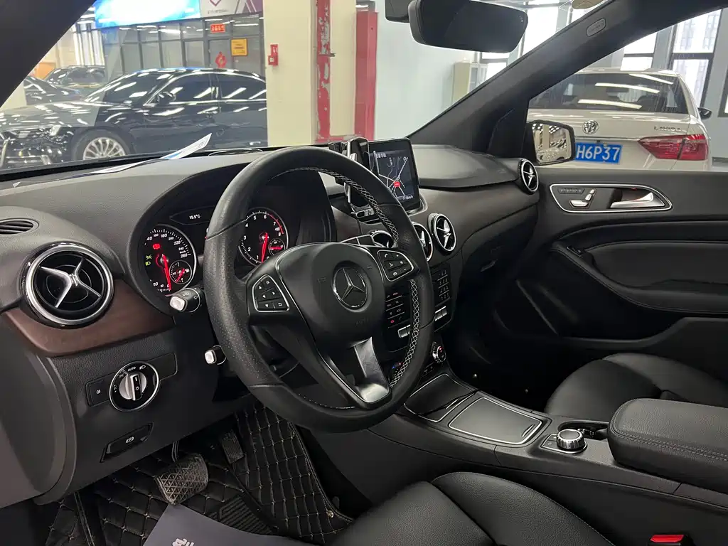 Mercedes-Benz B-Class 2017 B 200 Luxury купить на сайте DeffCars