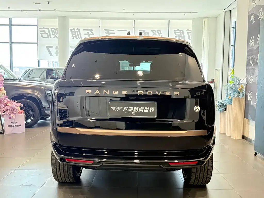 Range Rover 2023 4.4 V8 SV Honor Creation Extended Edition купить на сайте DeffCars