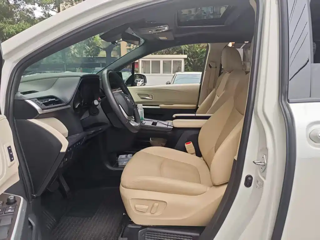 Grevia 2023 2.5L Hybrid Premium PLUS Edition купить на сайте DeffCars