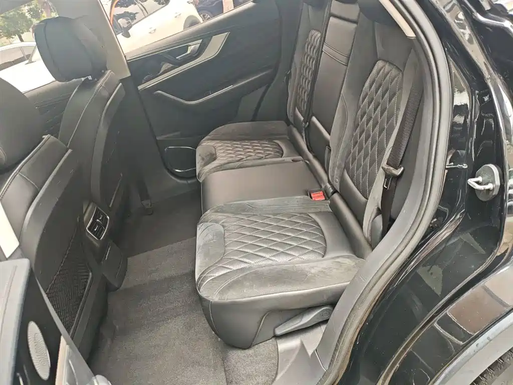 Hongqi HS5 2019 2.0T Zhilian Flagship Edition купить на сайте DeffCars