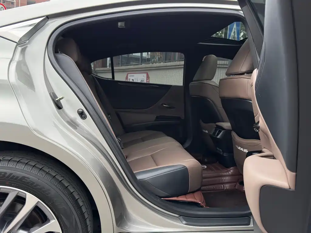 Lexus ES 2023 200 Excellence Edition купить на сайте DeffCars