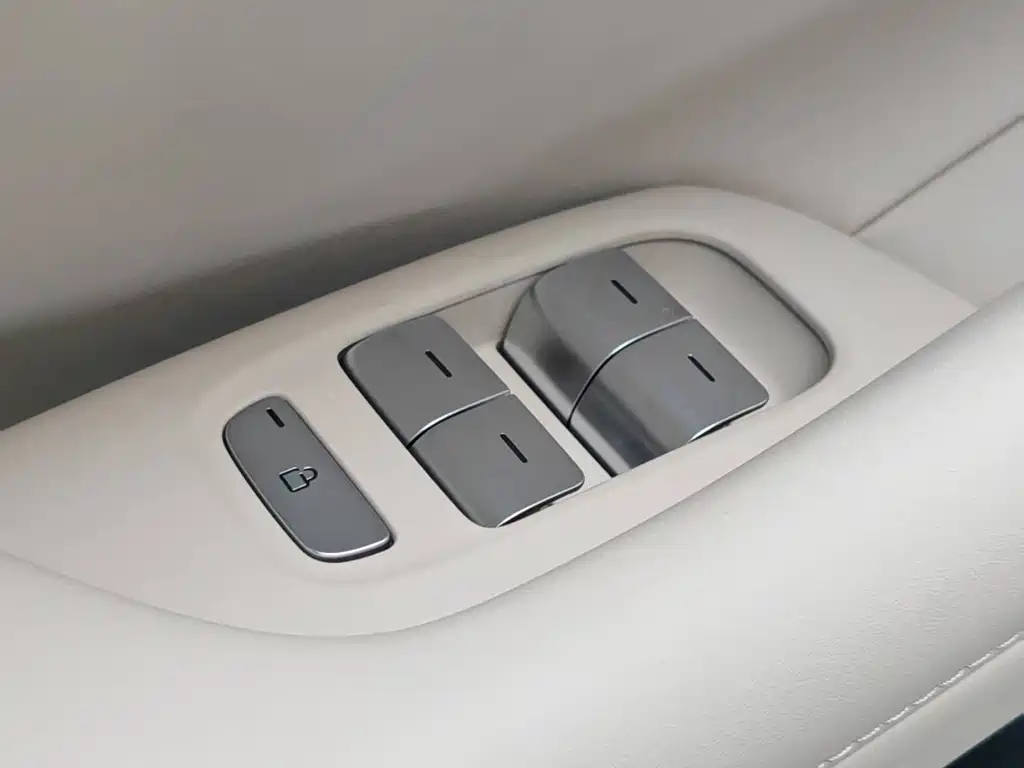 YU7 2025 4WD Max Edition купить на сайте DeffCars