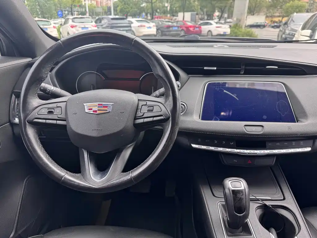 Cadillac XT4 2018 28T two-wheel drive technology купить на сайте DeffCars