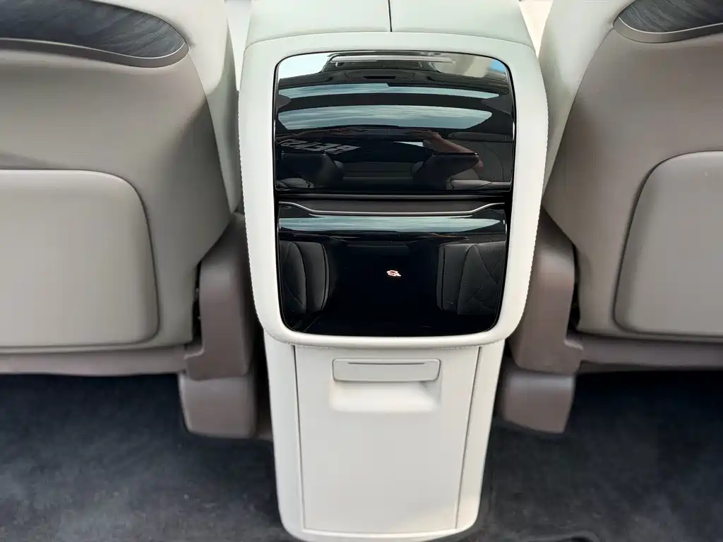 Denza D9 2022 DM-i 1040 Premium Type купить на сайте DeffCars