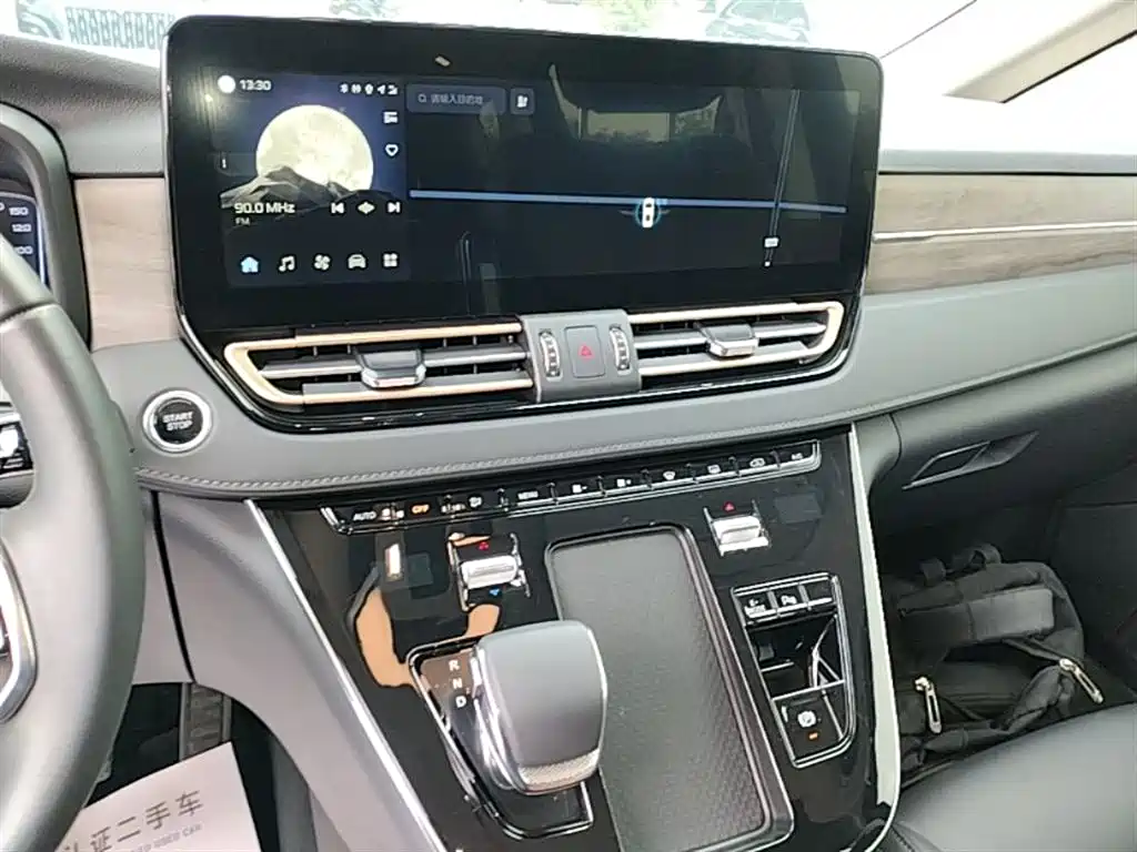 Hongqi HQ9 PHEV 2024 2.0T four-wheel drive business version купить на сайте DeffCars