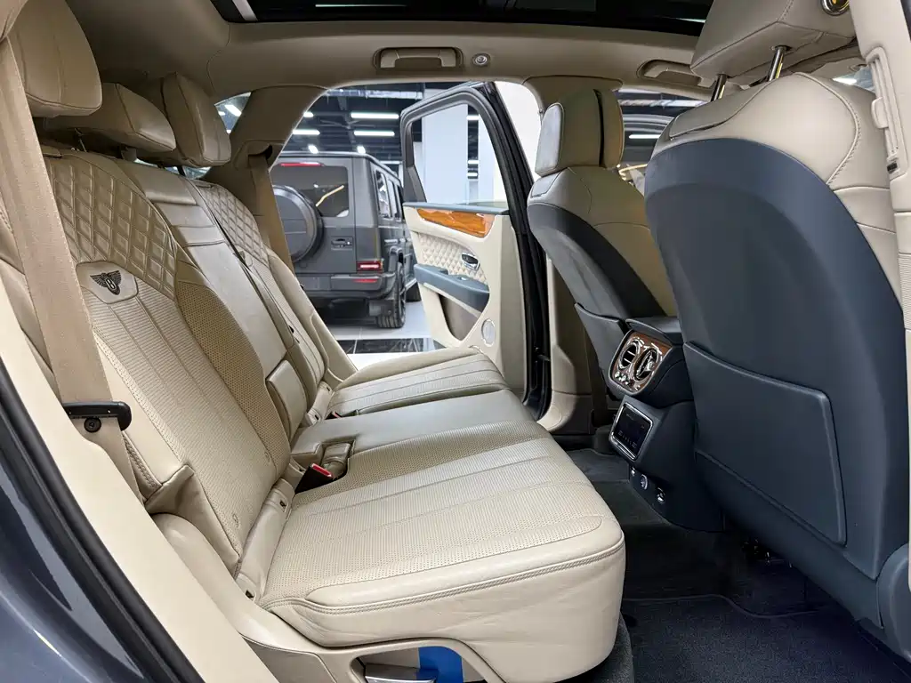 Bentayga 2021 4.0T V8 купить на сайте DeffCars