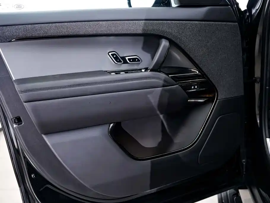 Range Rover Sport 2023 360PS S купить на сайте DeffCars