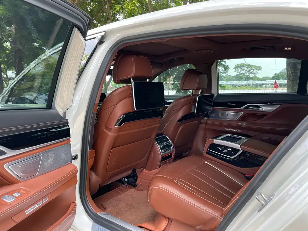 BMW 7 Series 2018 740Li xDrive Premium M Sport Kit купить на сайте DeffCars