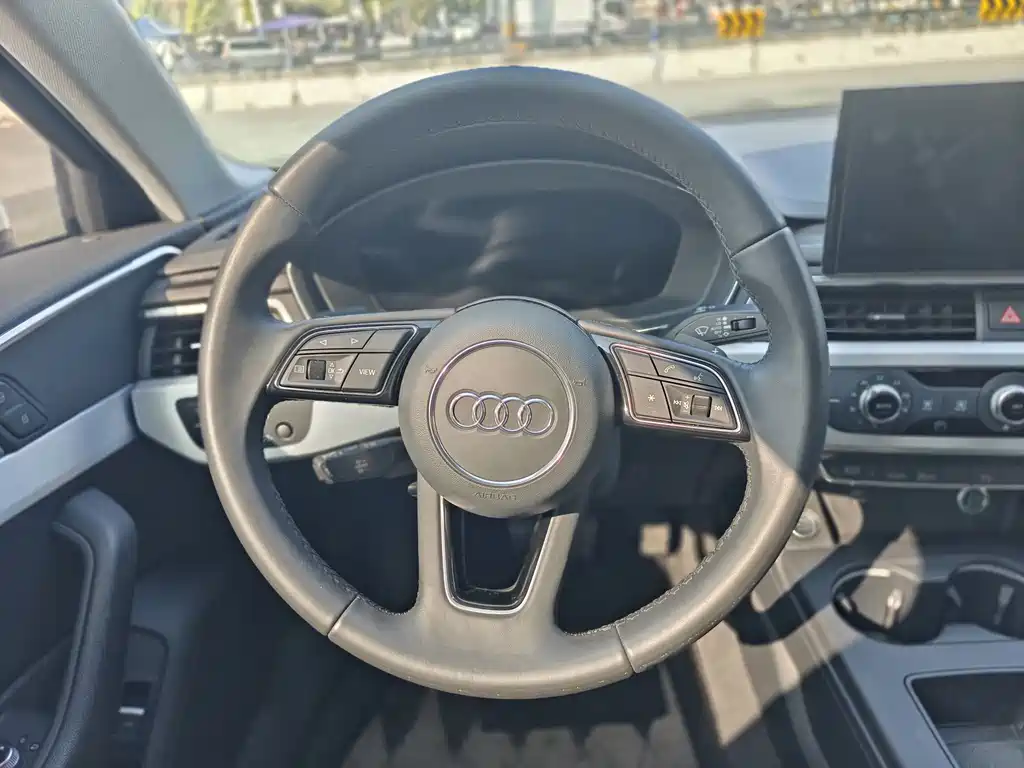 Audi A4L 2023 40 TFSI Fashionable and Dynamic купить на сайте DeffCars