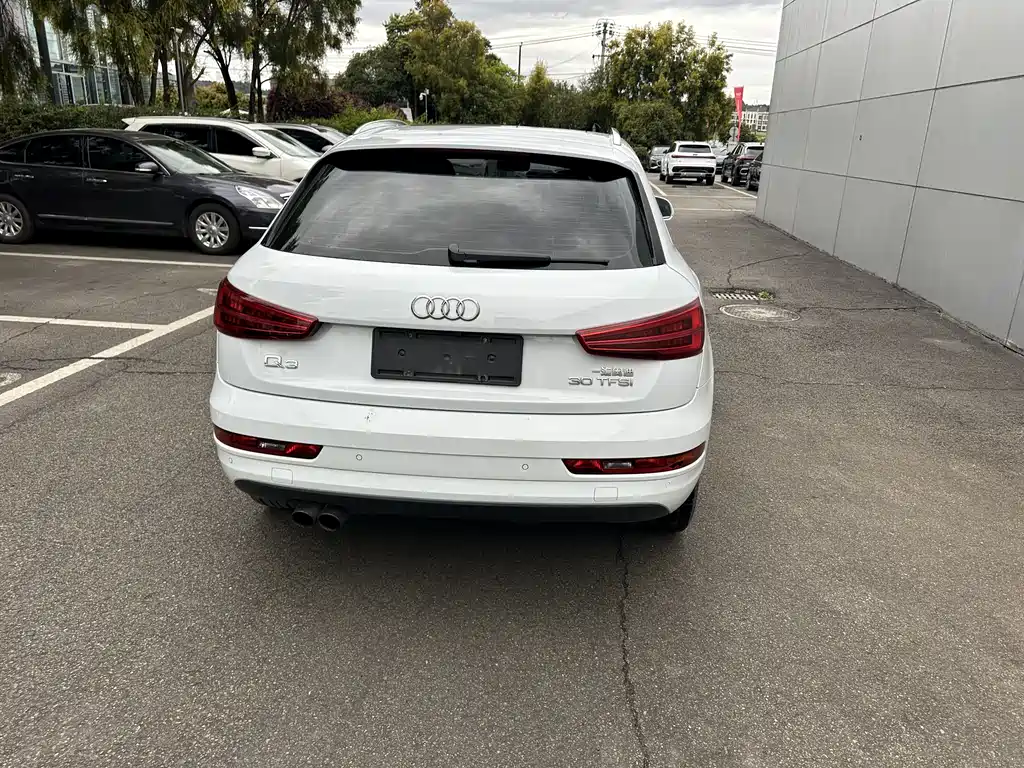 Audi Q3 2018 30th Anniversary Model 30 TFSI Fashion Model купить на сайте DeffCars