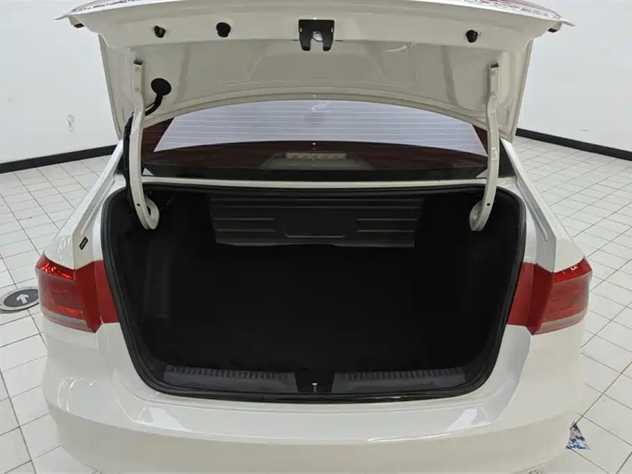 Santana 2015 1.4L Manual Fashion Edition купить на сайте DeffCars