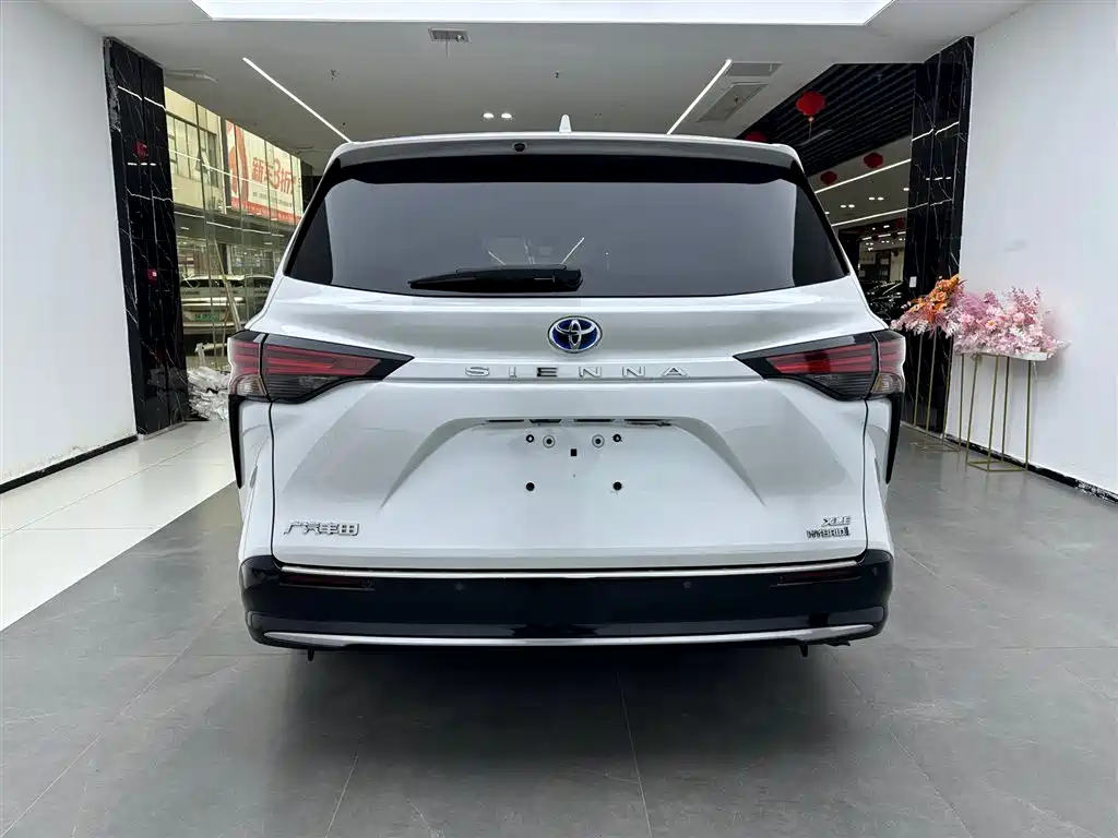 SIENNA 2021 2.5L Hybrid Deluxe Edition купить на сайте DeffCars