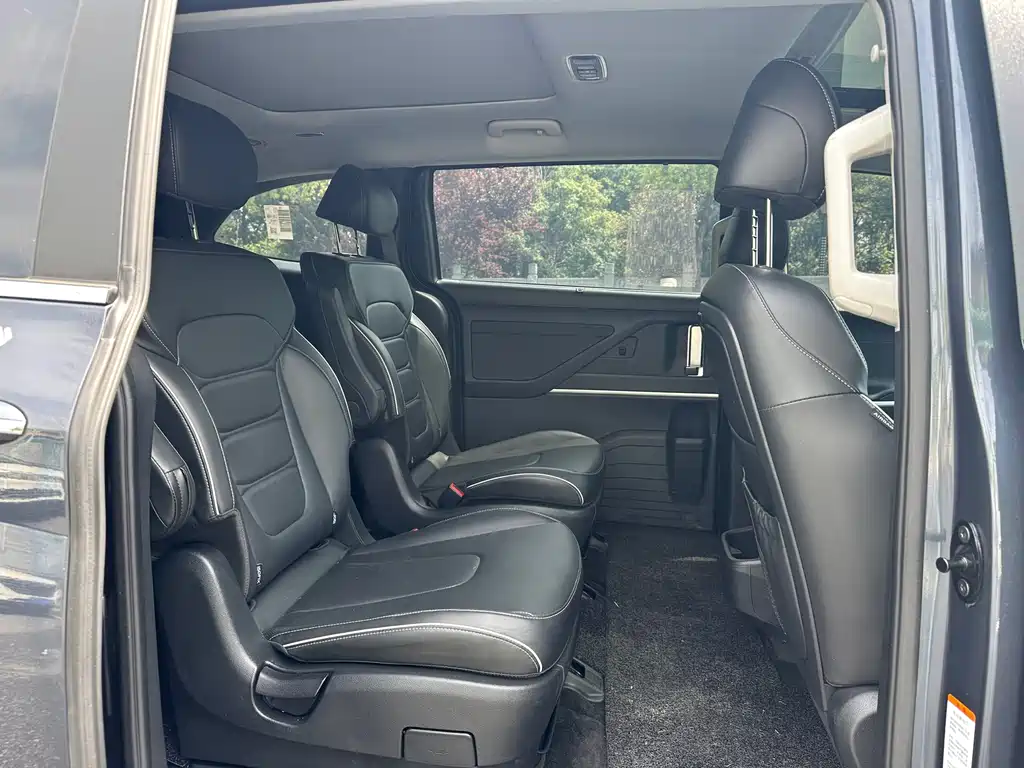 Kustu 2024 270TGDi LUX Premium Edition купить на сайте DeffCars
