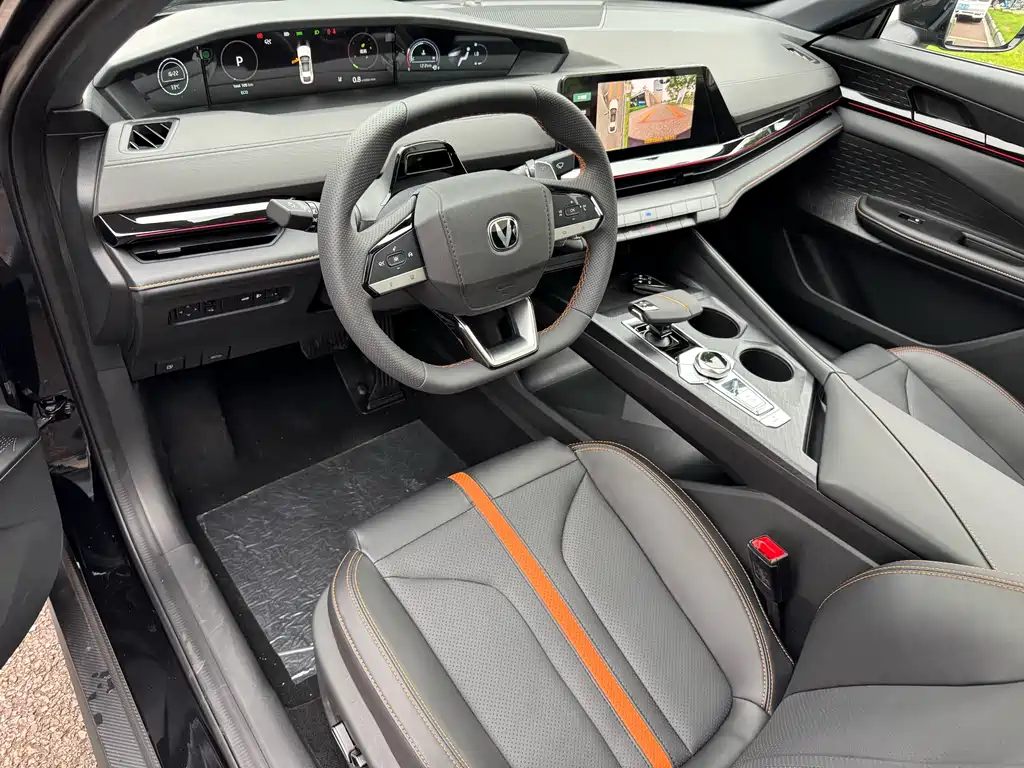 Changan UNI-V 2024 1.5T premium model купить на сайте DeffCars